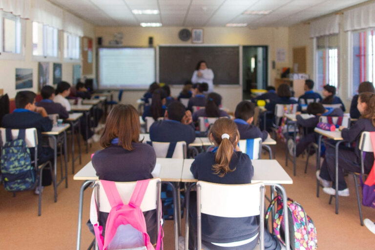 Profesora ultra zurda incentivó a los niños a tener sexo para comprobar su sexualidad