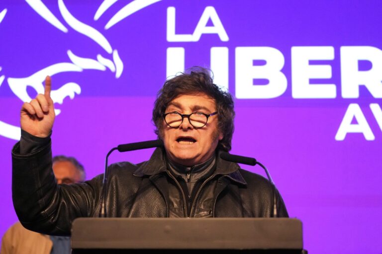 Javier Milei vetó las leyes de financiamiento universitario y de emergencia pediátrica, mientras estira la definición sobre los ATN