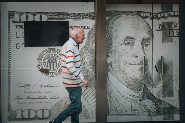 El dólar bajó por la Trumpmanía