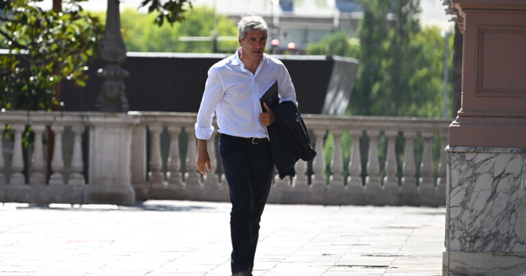 El Gobierno refinanció la deuda en pesos y estiró la mitad de los pagos hasta marzo