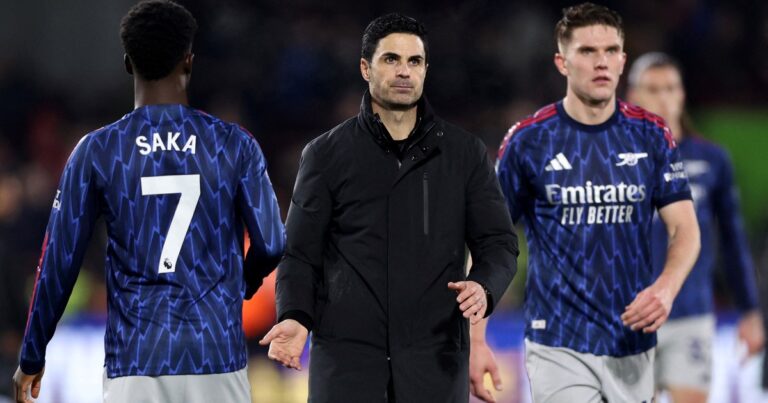 Premier League: empató el Arsenal y se le acercan el Manchester City y el Dibu Martínez