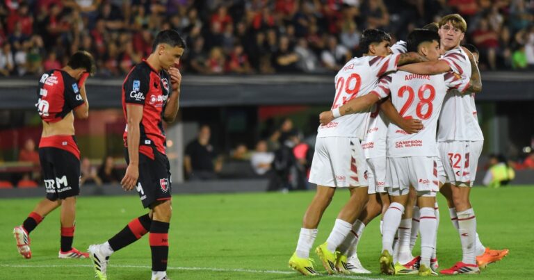 El resumen de Newells vs Estudiantes de La Plata: el «Pincha» estrenó al Cacique Medina con la punta tras ganarle a la «Lepra», que se hunde