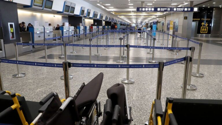 Paro de controladores aéreos: suspendieron la medida de fuerza y los vuelos funcionarán con normalidad