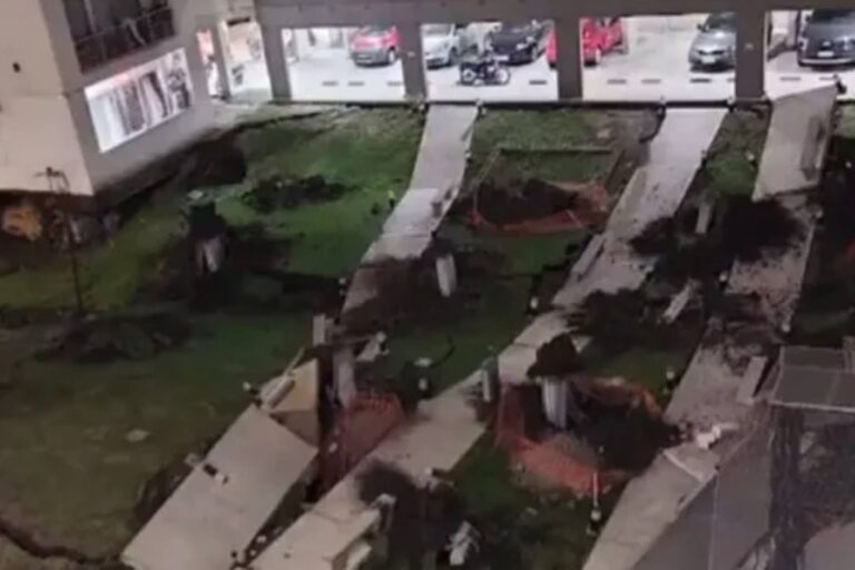 Parque Patricios: se derrumbó el techo del estacionamiento de un complejo de viviendas