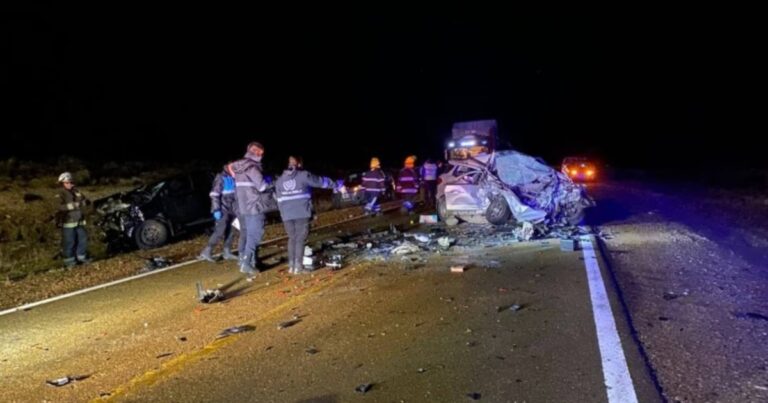 Accidente fatal en Chubut: murieron una mujer y sus dos hijos tras un violentísimo choque entre dos camionetas