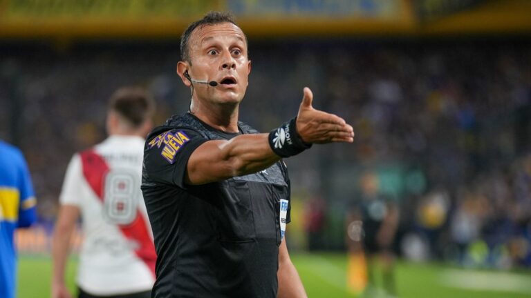 Árbitro Darío Herrera en el Superclásico River Boca