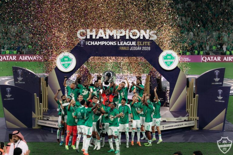 Jugadores del Al Ahli celebrando el gol del bicampeonato en la Liga de Campeones de Asia