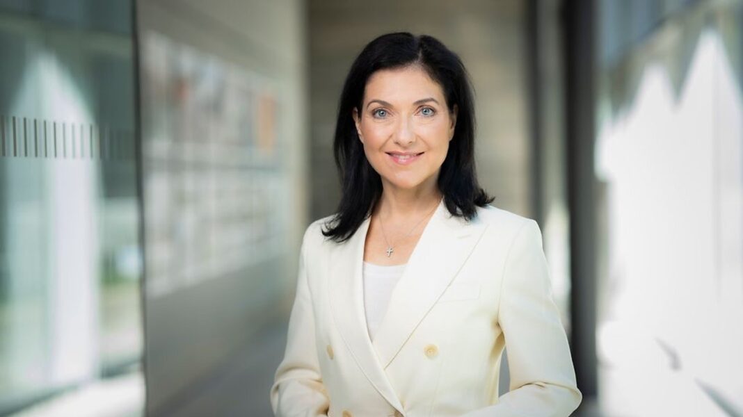 Gráfico económico y bandera de Alemania ilustrando la revisión del crecimiento.