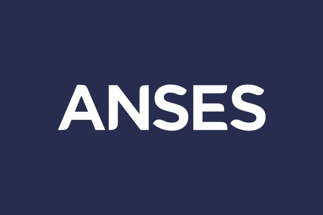 Calendario de pagos de ANSES sobre un fondo de la ciudad de Buenos Aires