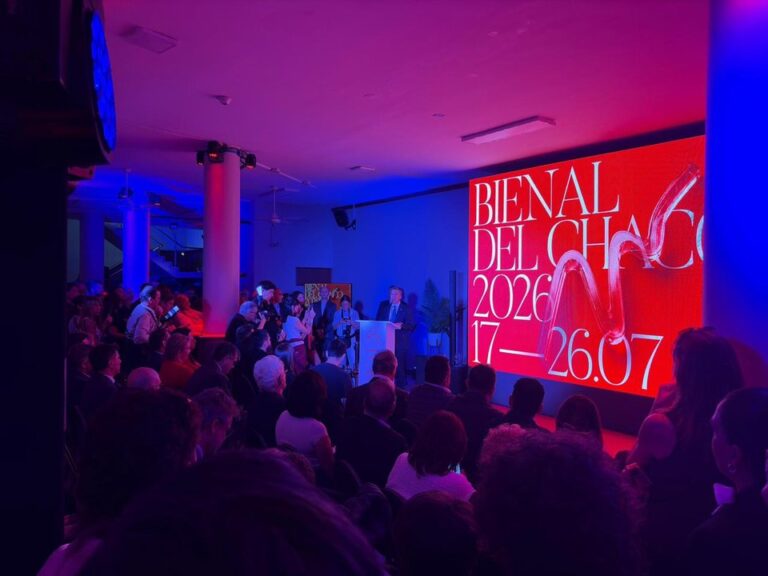 Autoridades y organizadores en el anuncio de los escultores para la Bienal Internacional de Escultura del Chaco 2026