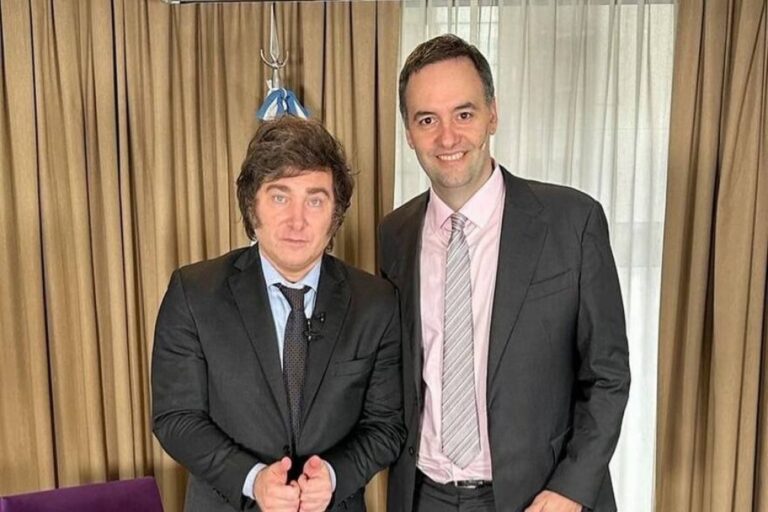 Nicolás Márquez, biógrafo de Javier Milei, durante una entrevista.