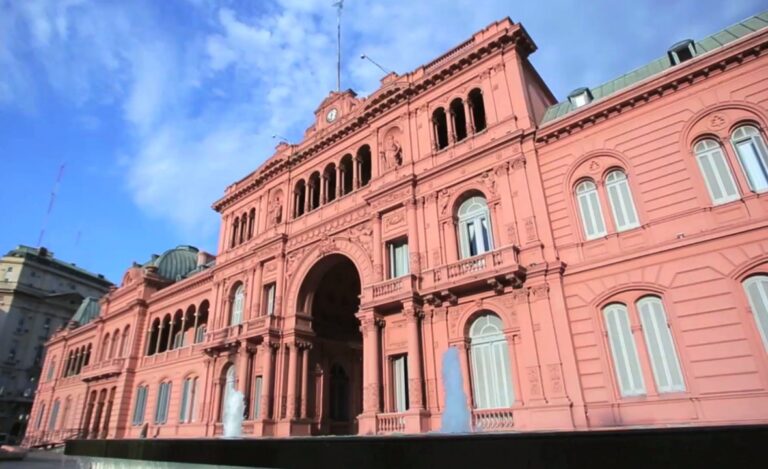 Diputados de Unión por la Patria presentan proyecto en el Congreso sobre acreditaciones a periodistas.