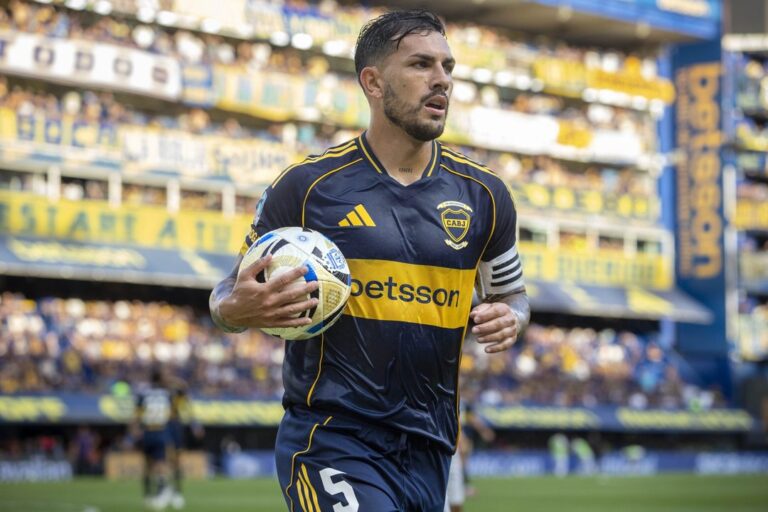 Jugadores de Boca Juniors celebran el triunfo ante River Plate en el Estadio Monumental.