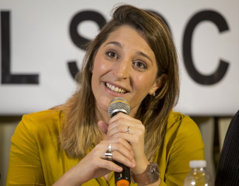 Manuela Castañeira en conferencia de prensa