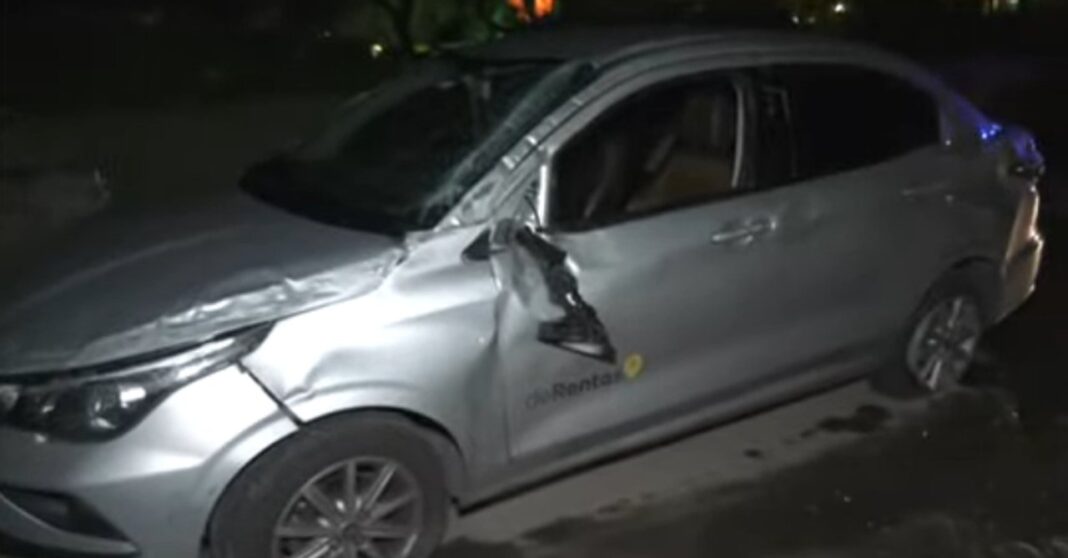 Vehículo volcado en la Avenida Cantilo, cerca del Aeroparque Jorge Newbery, con servicios de emergencia trabajando en el lugar.