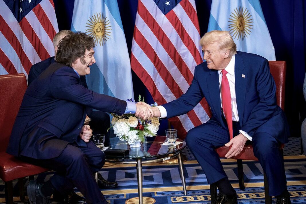 Bandera de Argentina y Estados Unidos juntas en señal de cooperación bilateral