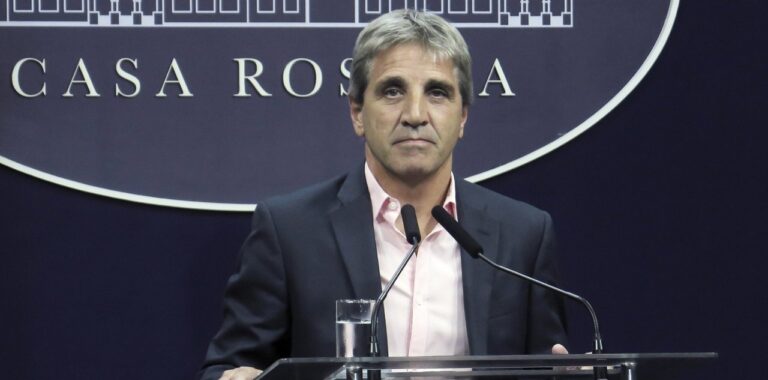 Funcionarios Federico Furiase y Felipe Núñez en el Ministerio de Economía