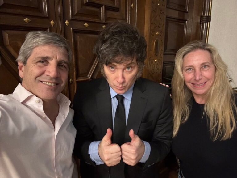 Javier Milei y Julio Cordero en una reunión de gabinete