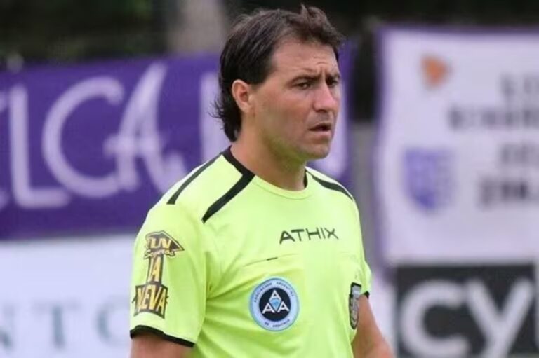 Héctor Paletta, árbitro del VAR, durante una entrevista explicando la polémica del Superclásico.