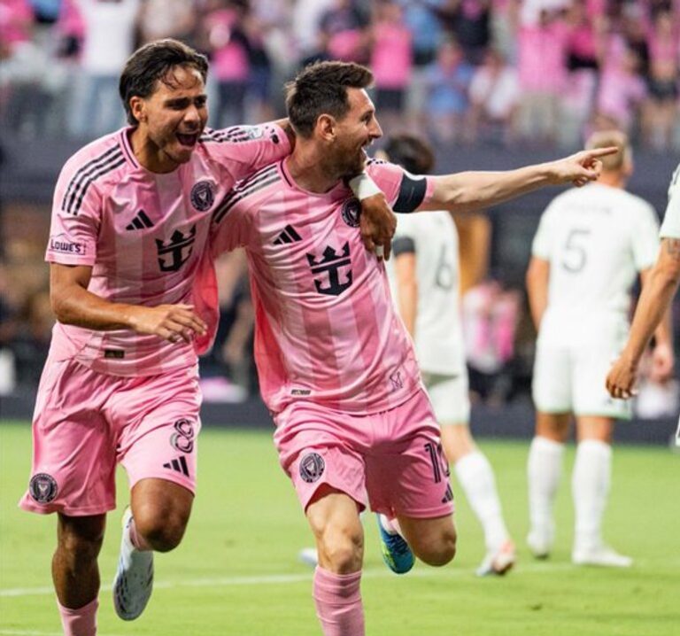 Jugadores de Inter Miami y Austin FC durante el partido inaugural del Nu Stadium.