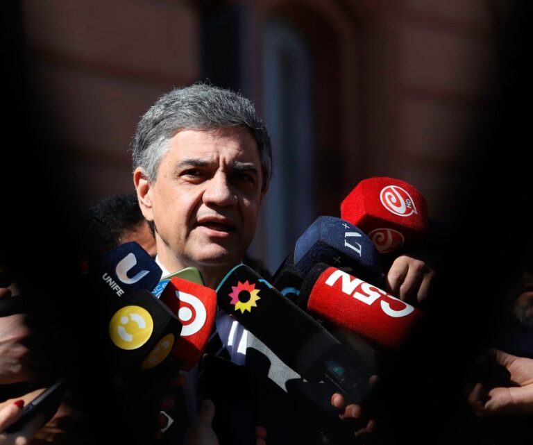 Jorge Macri en una entrevista televisiva criticando a Axel Kicillof