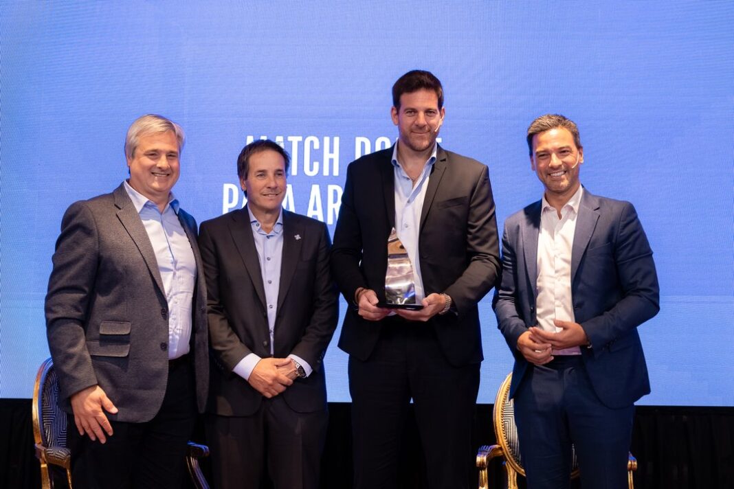 Juan Martín Del Potro sonriendo con la marca de SanCor Salud