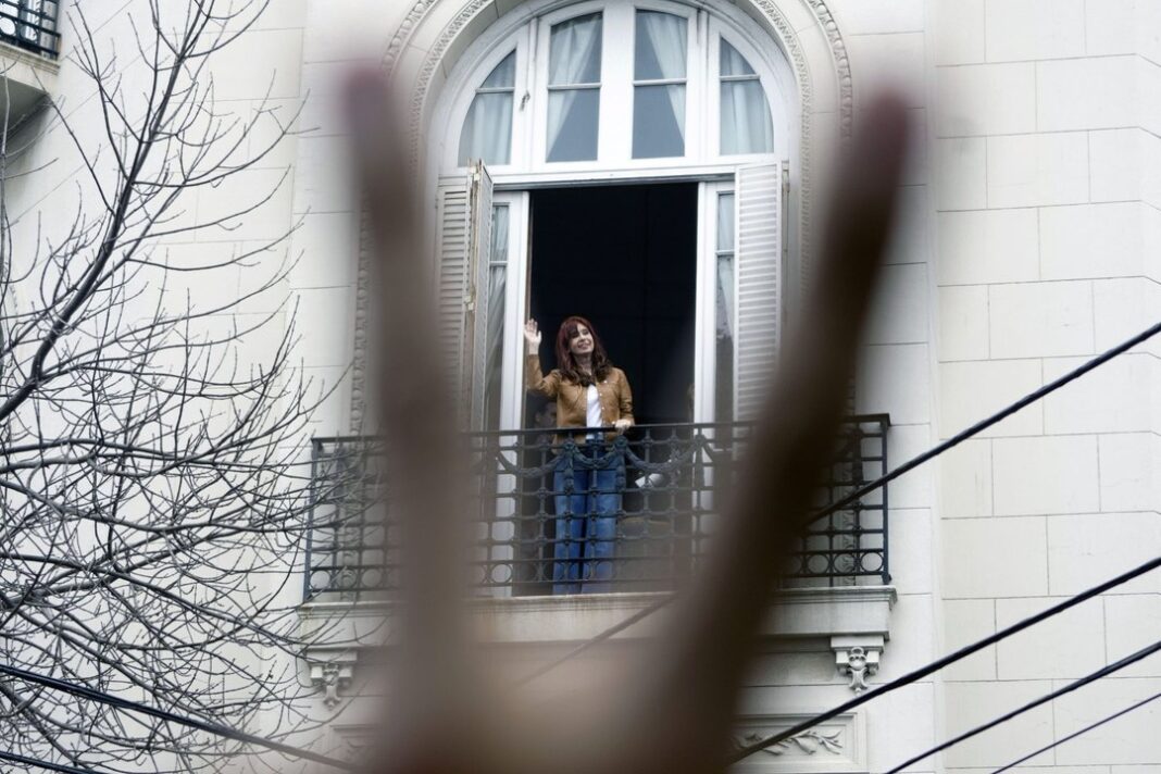 Fachada del hotel Los Sauces Casa Patagónica en El Calafate, uno de los bienes decomisados en la causa Vialidad
