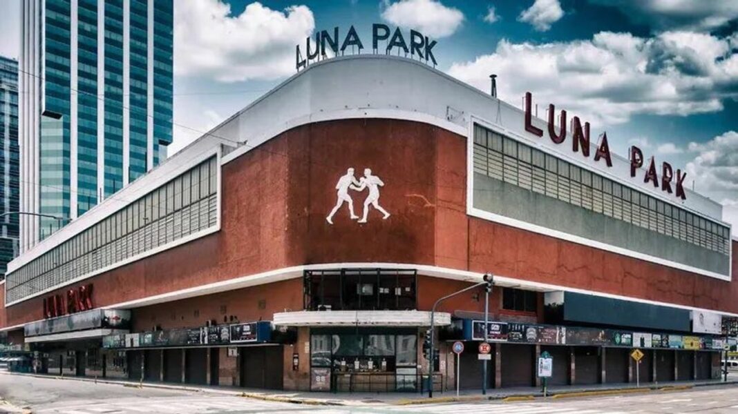 Vista del Estadio Luna Park desde la avenida Corrientes