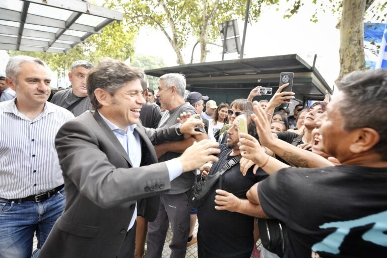 Axel Kicillof en una reunión política