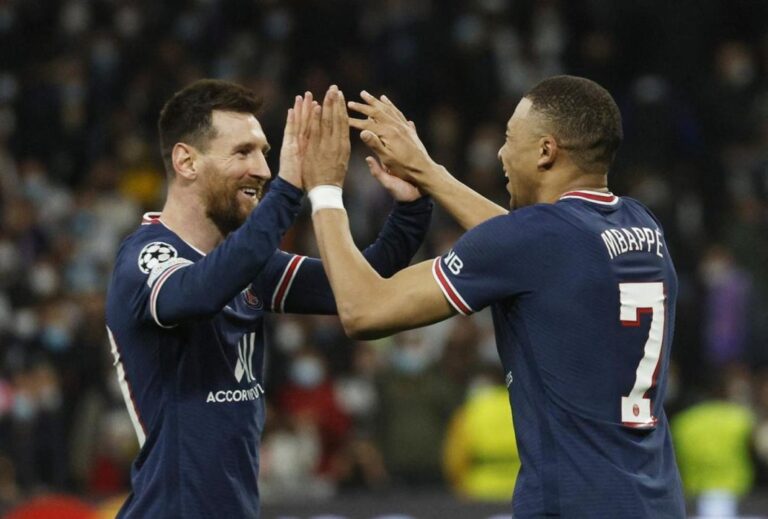Kylian Mbappé y Lionel Messi en un entrenamiento del Paris Saint-Germain