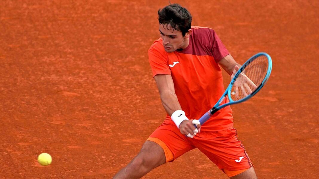 Mariano Navone en acción durante el ATP 250 de Bucarest