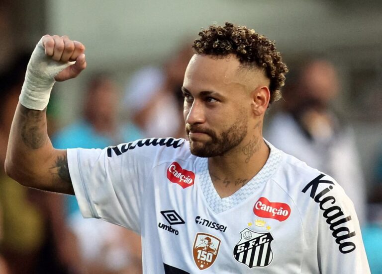 Neymar durante un partido con Santos