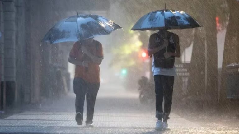Mapa del pronóstico del tiempo con lluvias sobre la región de Buenos Aires