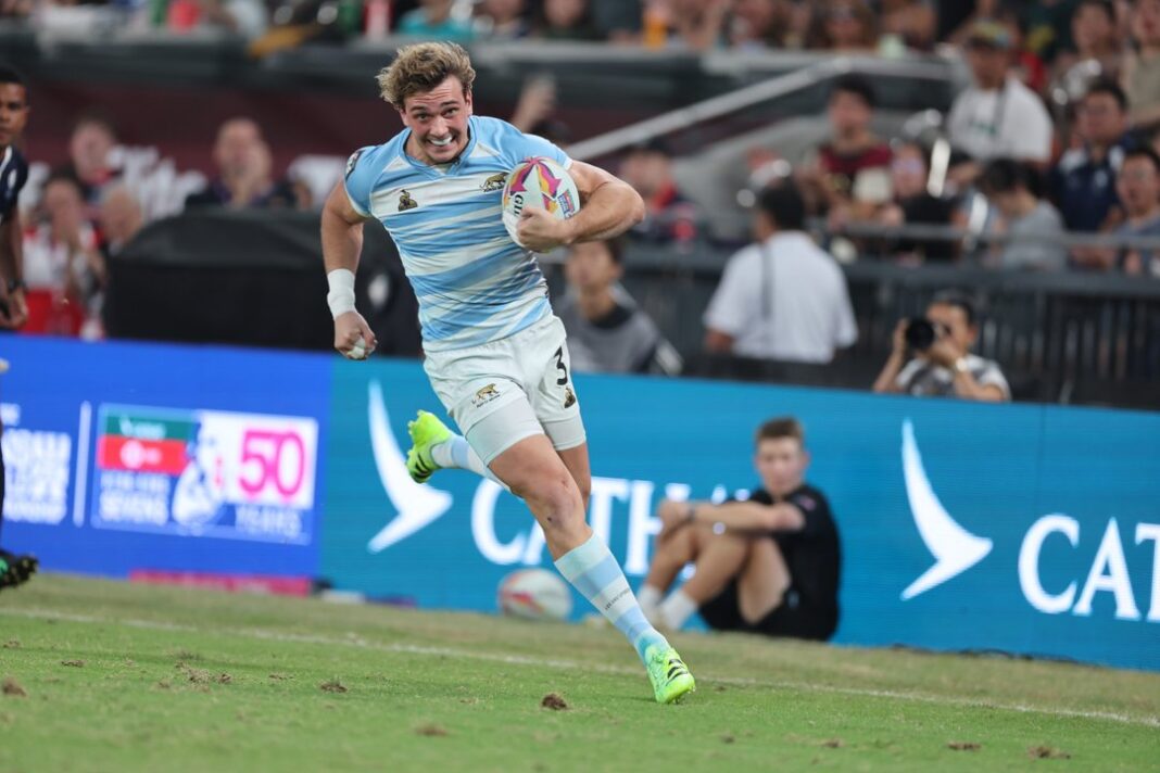 Jugadores de los Pumas 7's en acción durante el Seven de Hong Kong.