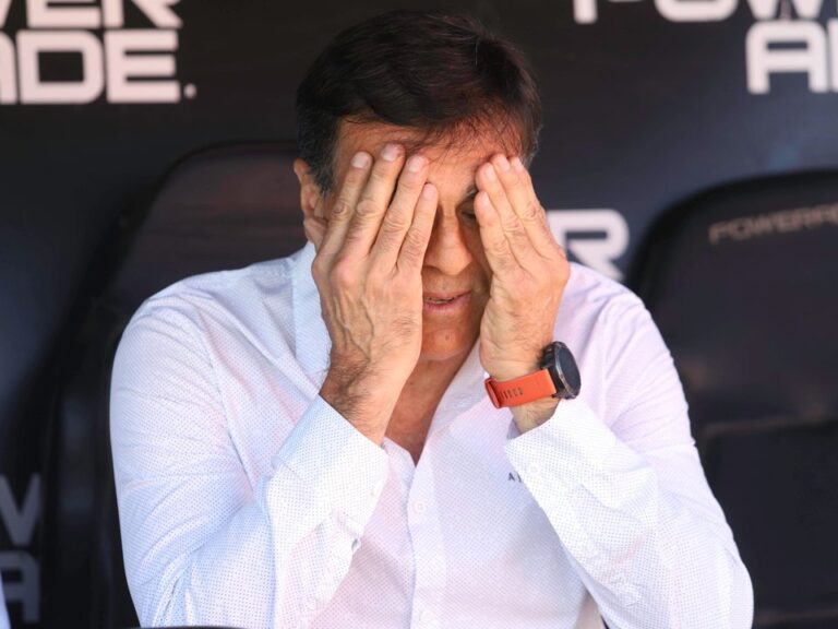 Gustavo Quinteros en conferencia de prensa tras la derrota de Independiente ante Riestra