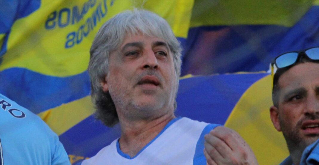 Rafael Di Zeo en las afueras del estadio Mario Alberto Kempes en Córdoba