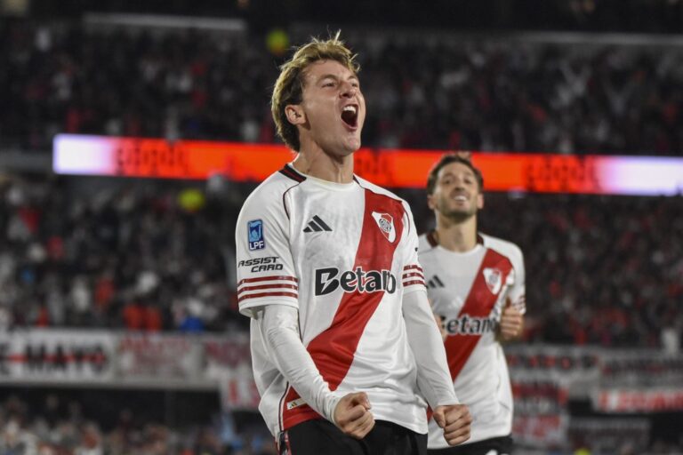 Jugadores de River Plate en partido de Copa Sudamericana.