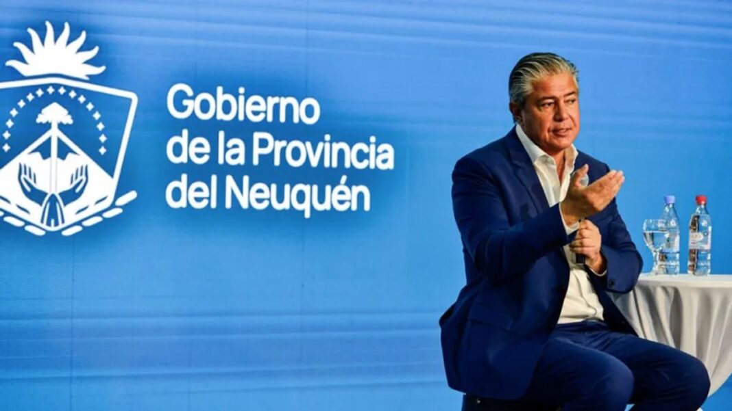 Rolando Figueroa anunciando la cancelación de deuda en Neuquén
