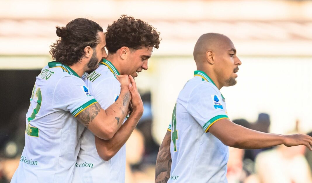 Jugadores de Roma celebrando un gol ante Bologna en el estadio D'Allara
