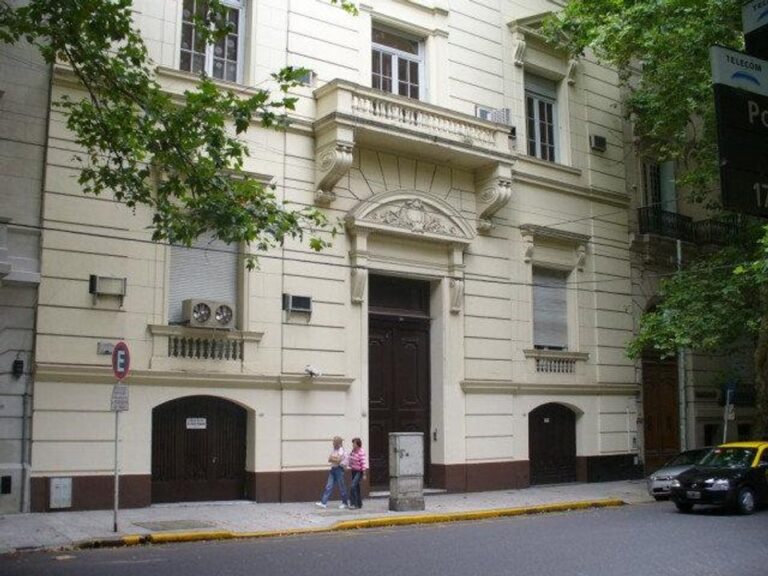 Fachada de la Embajada de Rusia en Buenos Aires