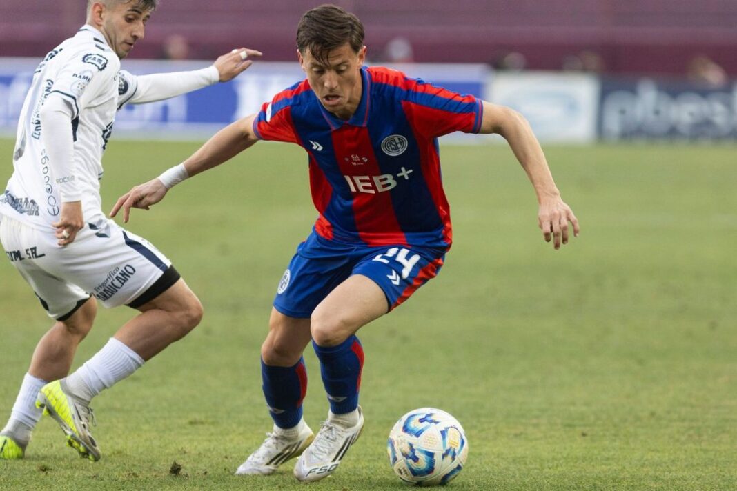 Jugadores de San Lorenzo entrenando para el partido contra Vélez Sarsfield