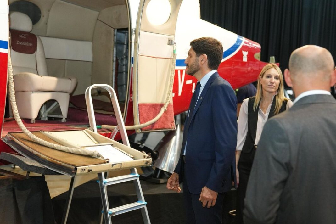 Acto de subasta de bienes incautados al delito en el Salón Metropolitano de Rosario, Santa Fe.