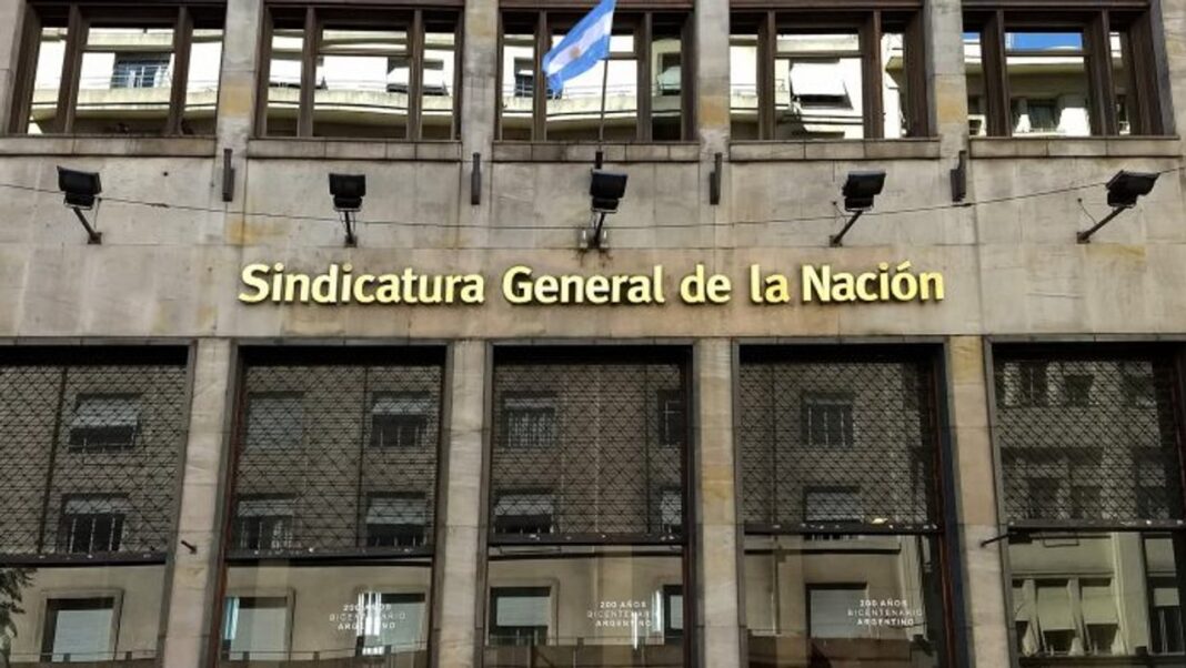 Logotipo de la SIGEN y edificio gubernamental representando la gestión de empresas públicas.