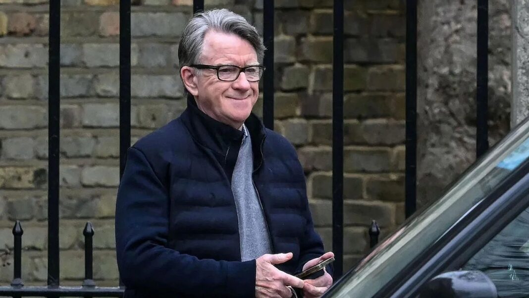 Keir Starmer, primer ministro británico, hablando en el Parlamento.