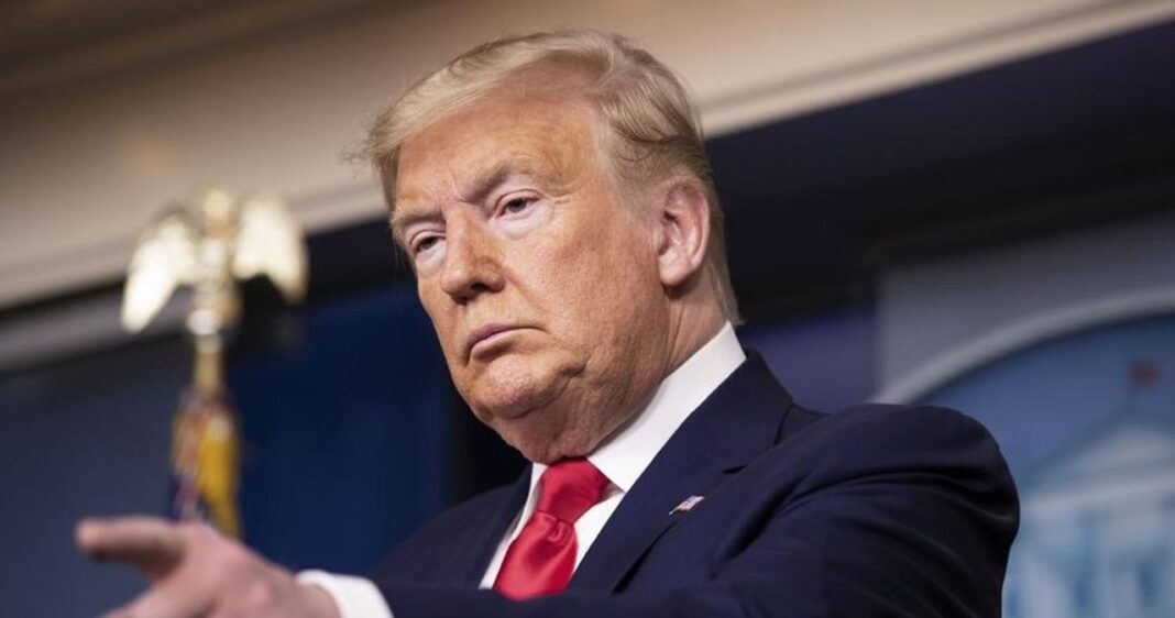 Donald Trump durante una declaración pública