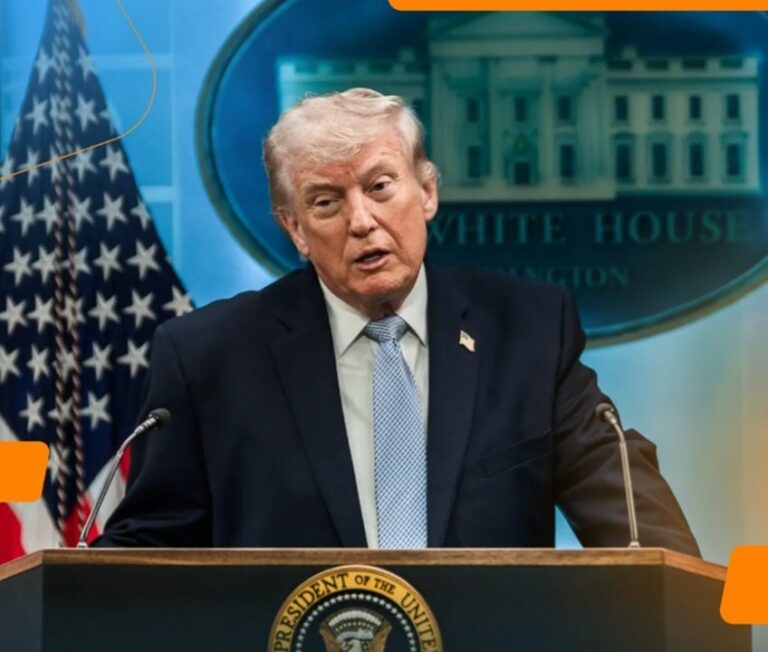 Donald Trump y banderas de Estados Unidos e Israel, representando la alianza bilateral.