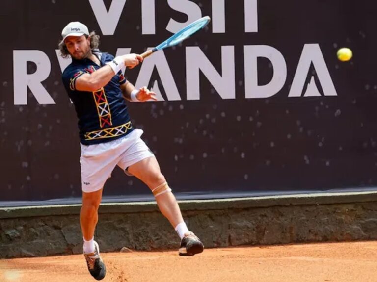 Marco Trungelliti compite en el torneo ATP de Marrakech.