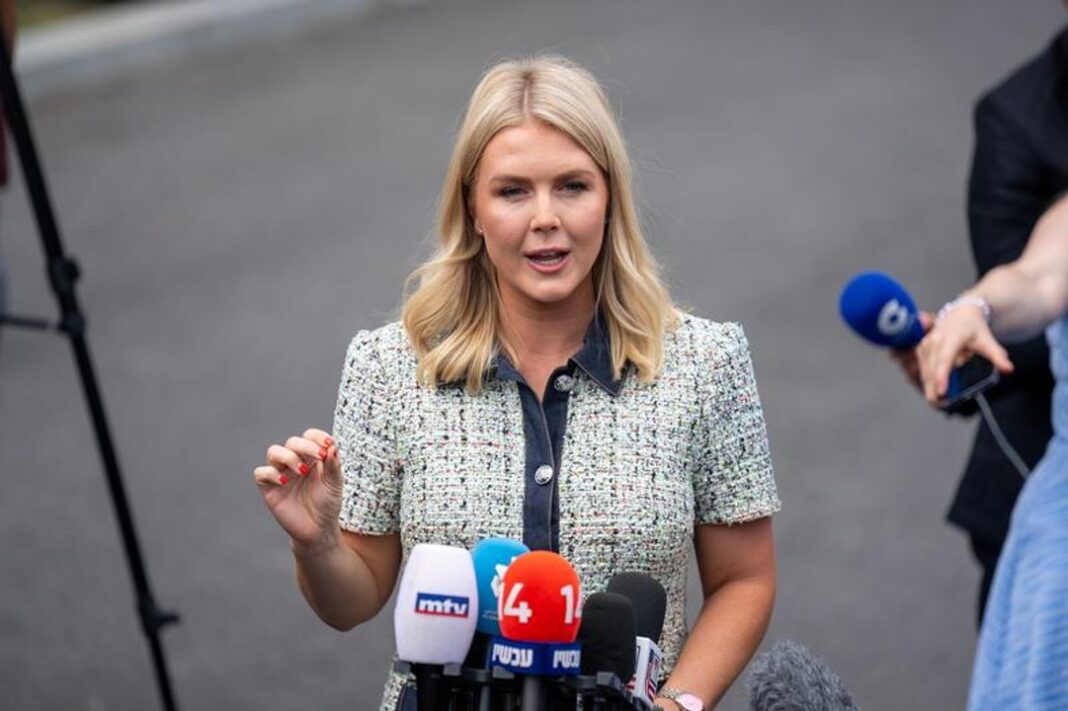 Reunión diplomática entre representantes de Estados Unidos y Pakistán