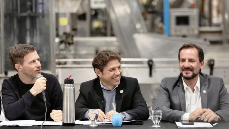 Axel Kicillof y Ariel Sujarchuk en un acto oficial