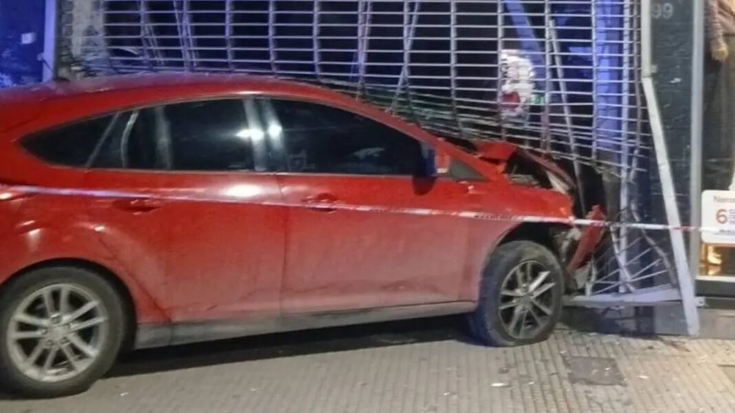 Semáforo derribado en Bahía Blanca tras choque de conductor alcoholizado